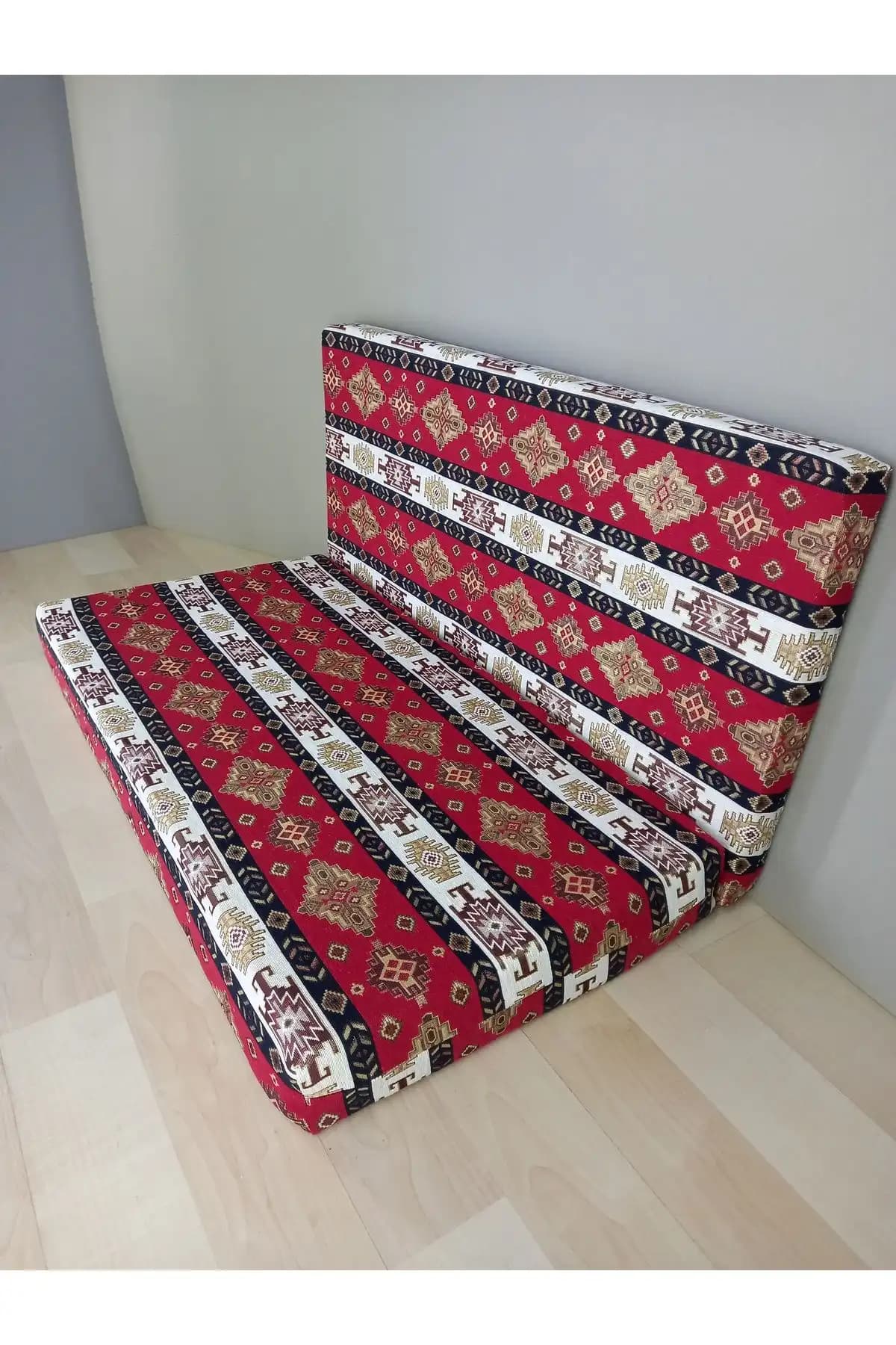 Modern Dekorasyonda Çok Yönlü ve Estetik Yer Minderleri Kullanım İpuçları