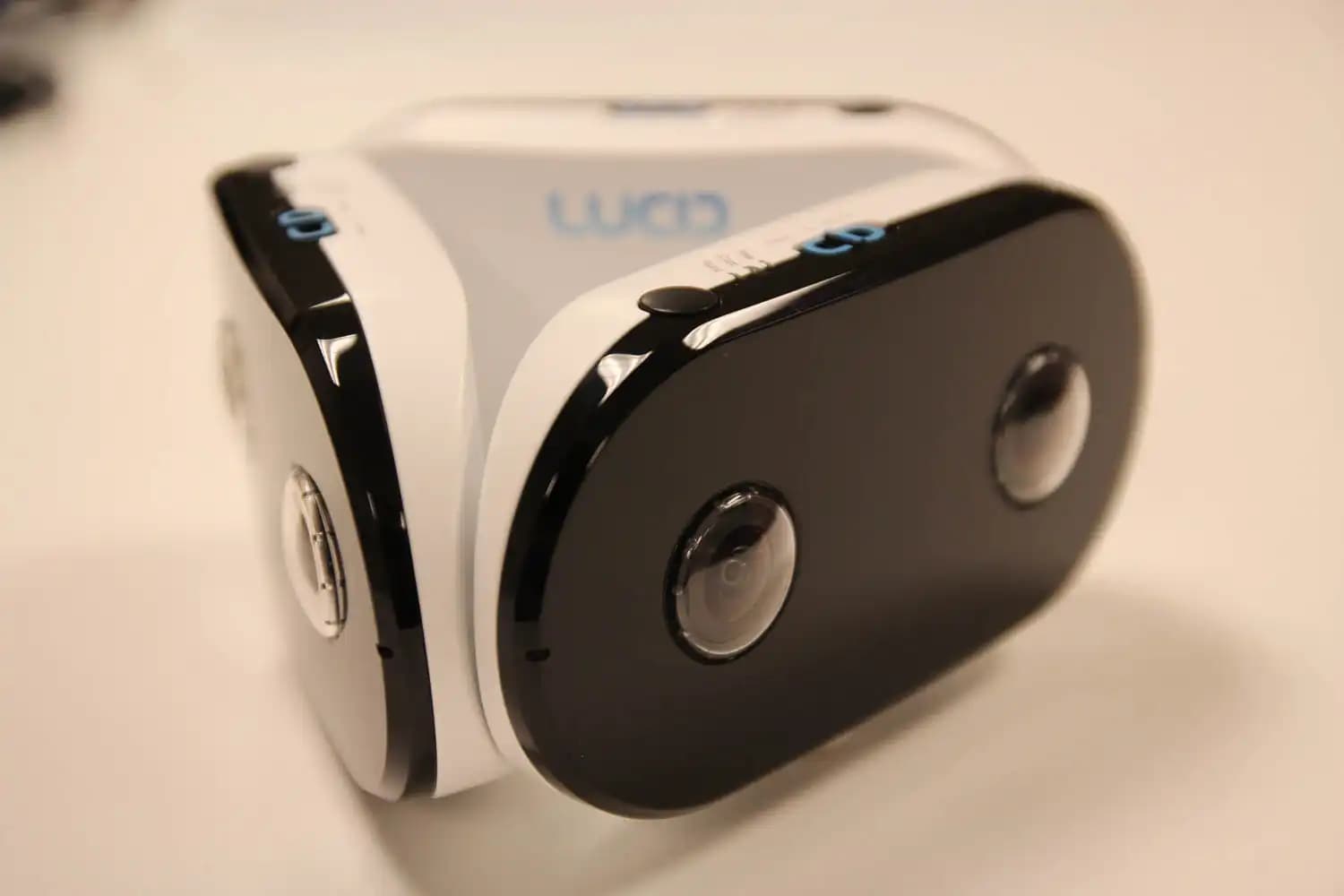 Modern Dekorasyonda VR ve Lucid Cam Teknolojisinin Estetik ve Fonksiyonel Etkisi