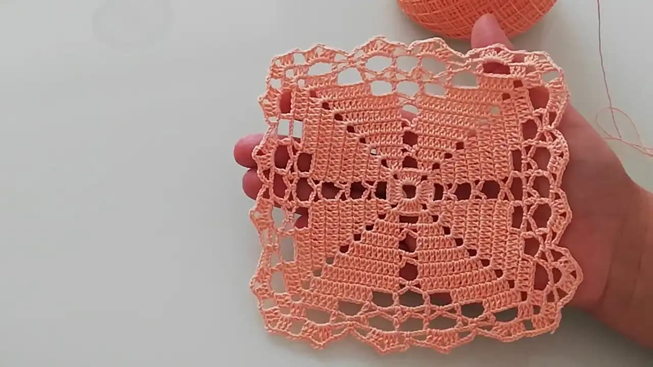 Motifli Masa Örtüsü Modelleri ile Dekorasyonunuzu Geliştirin ve Şıklık Katın