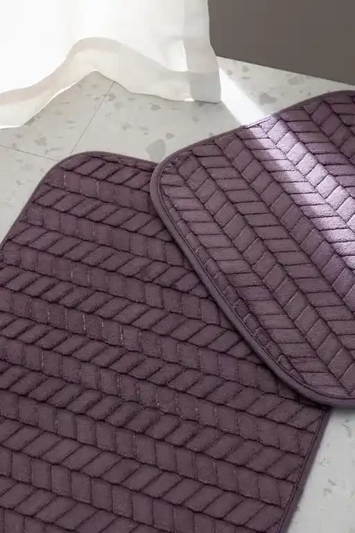 Mürdüm Banyo Paspası: Şıklık ve Fonksiyonellik Sunan Modern Dekorasyon Seçeneği