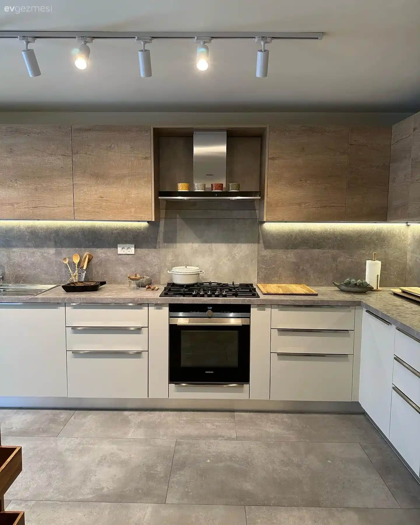 Mutfak Dekorasyonunda Seramik Seçimi ve Kullanım İpuçları