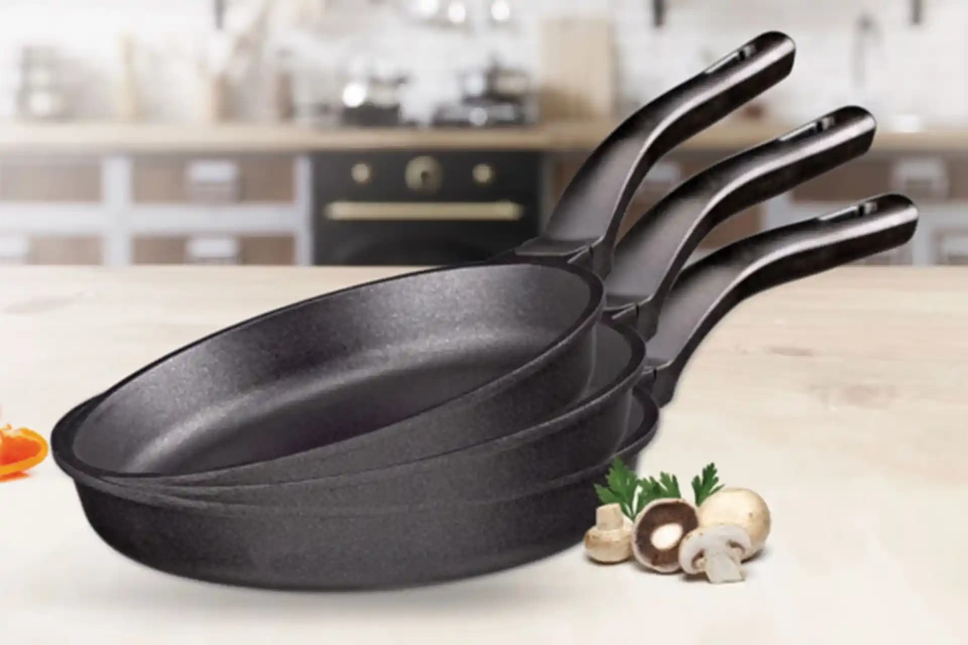 Mutfak Dekorasyonunda Şıklık ve Fonksiyonellik için Üçlü Tava Setleri Rehberi