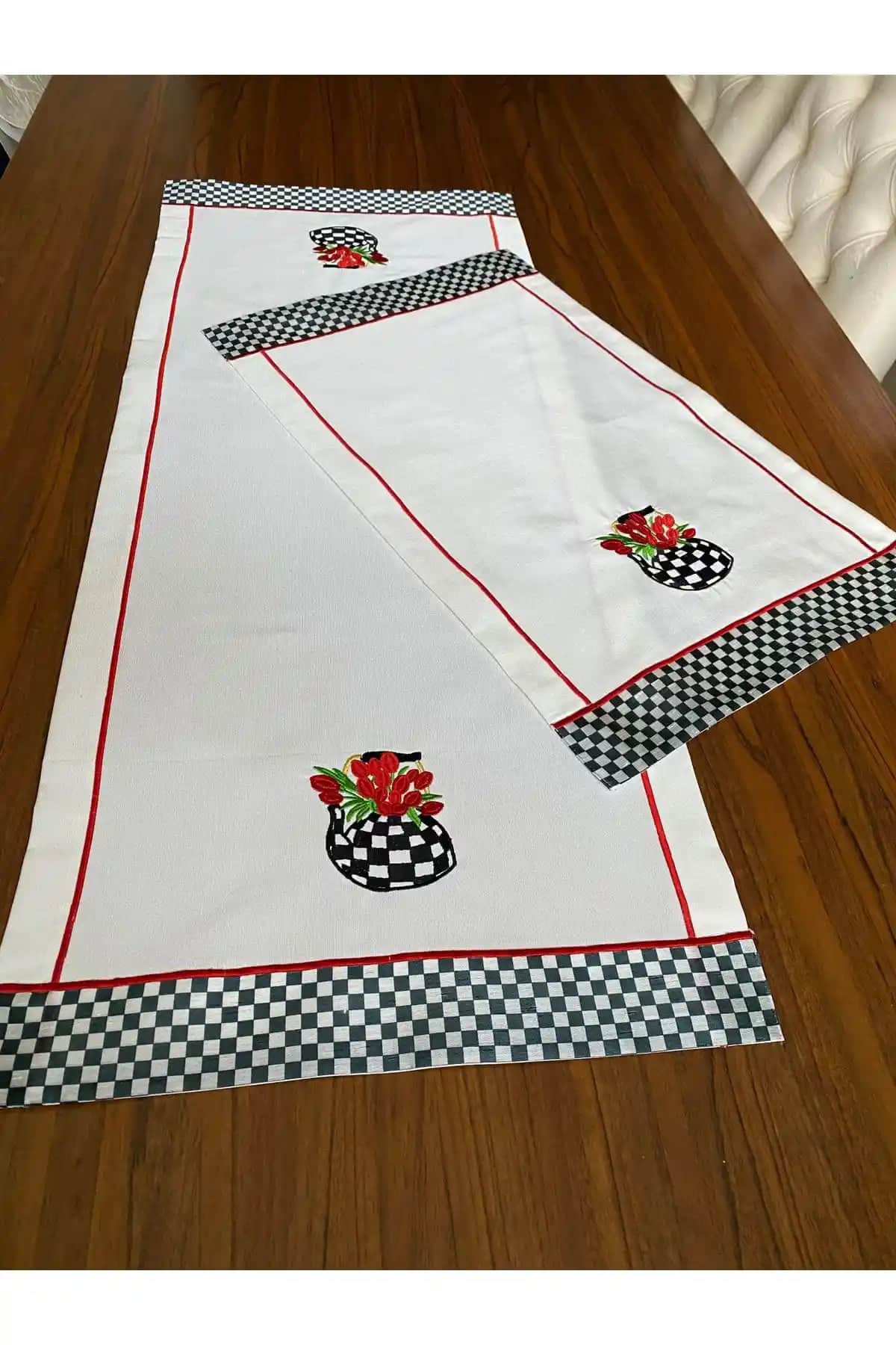 Mutfak Masa Runnerları ile Dekorasyonda Şıklık ve Fonksiyonelliğin Buluşması