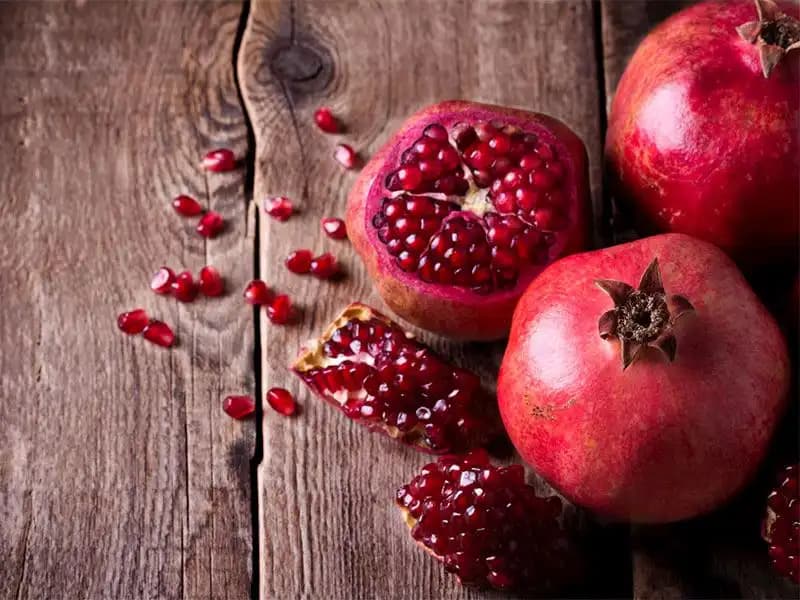 Nar Kırmızısı ile Dekorasyonda Canlılık ve Zarafetin Şık Kullanımı