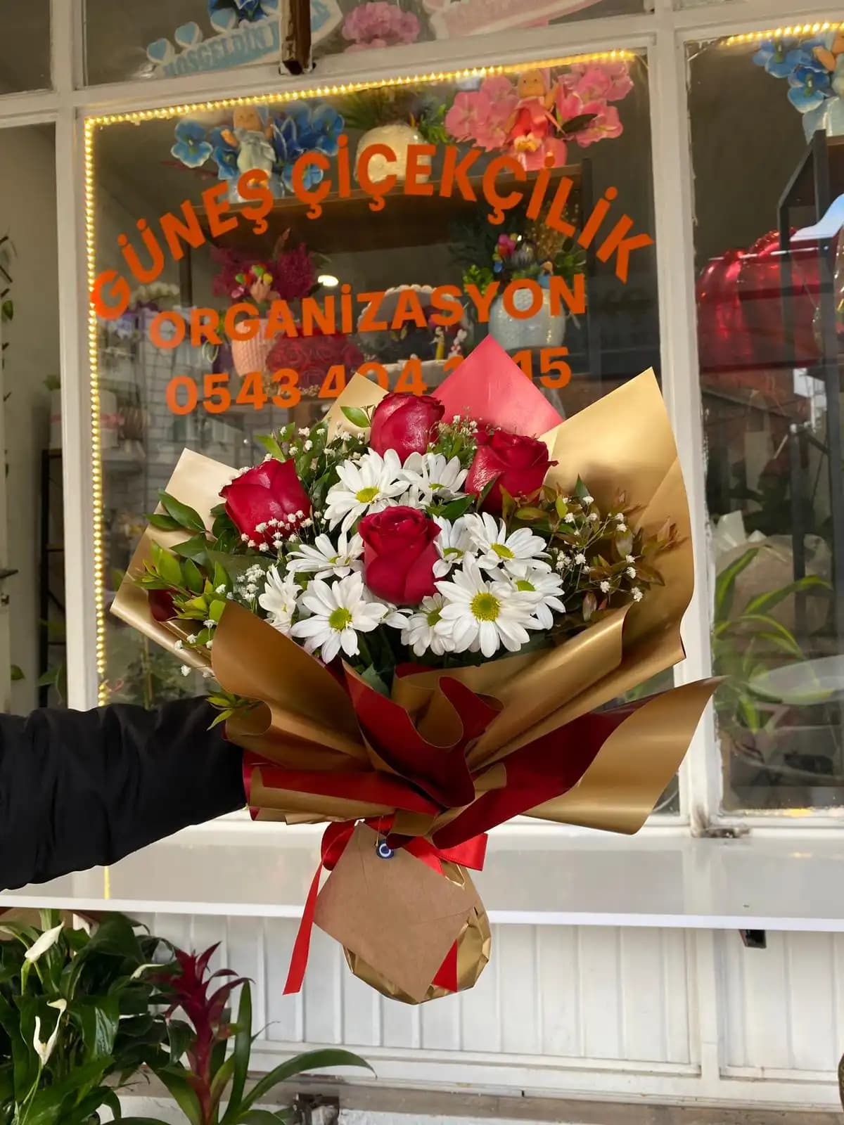 Osmaniye Çiçekçilik ile Dekorasyonda Canlılık ve Şıklık Sağlama Yöntemleri