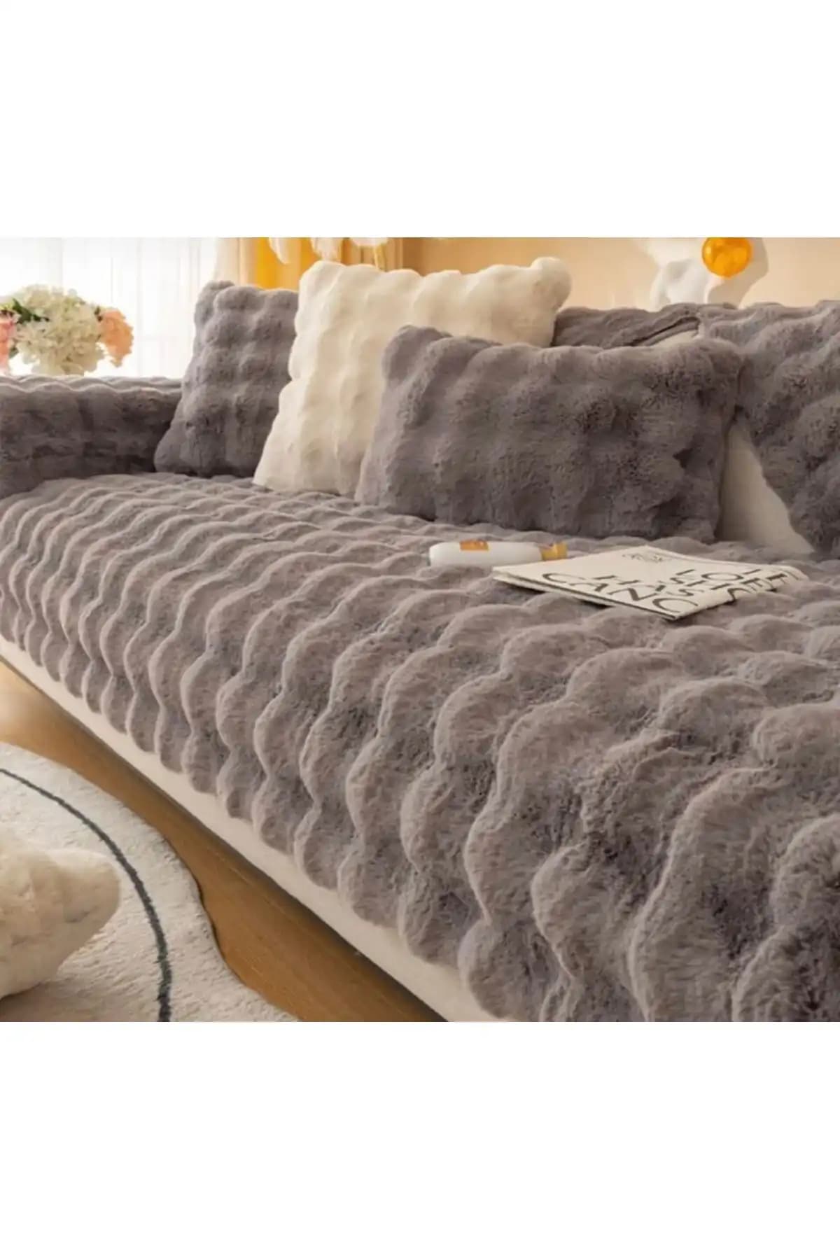 Peluş Kanepe Örtüsü ile Ev Dekorasyonunu Sıcak ve Şık Hale Getirin