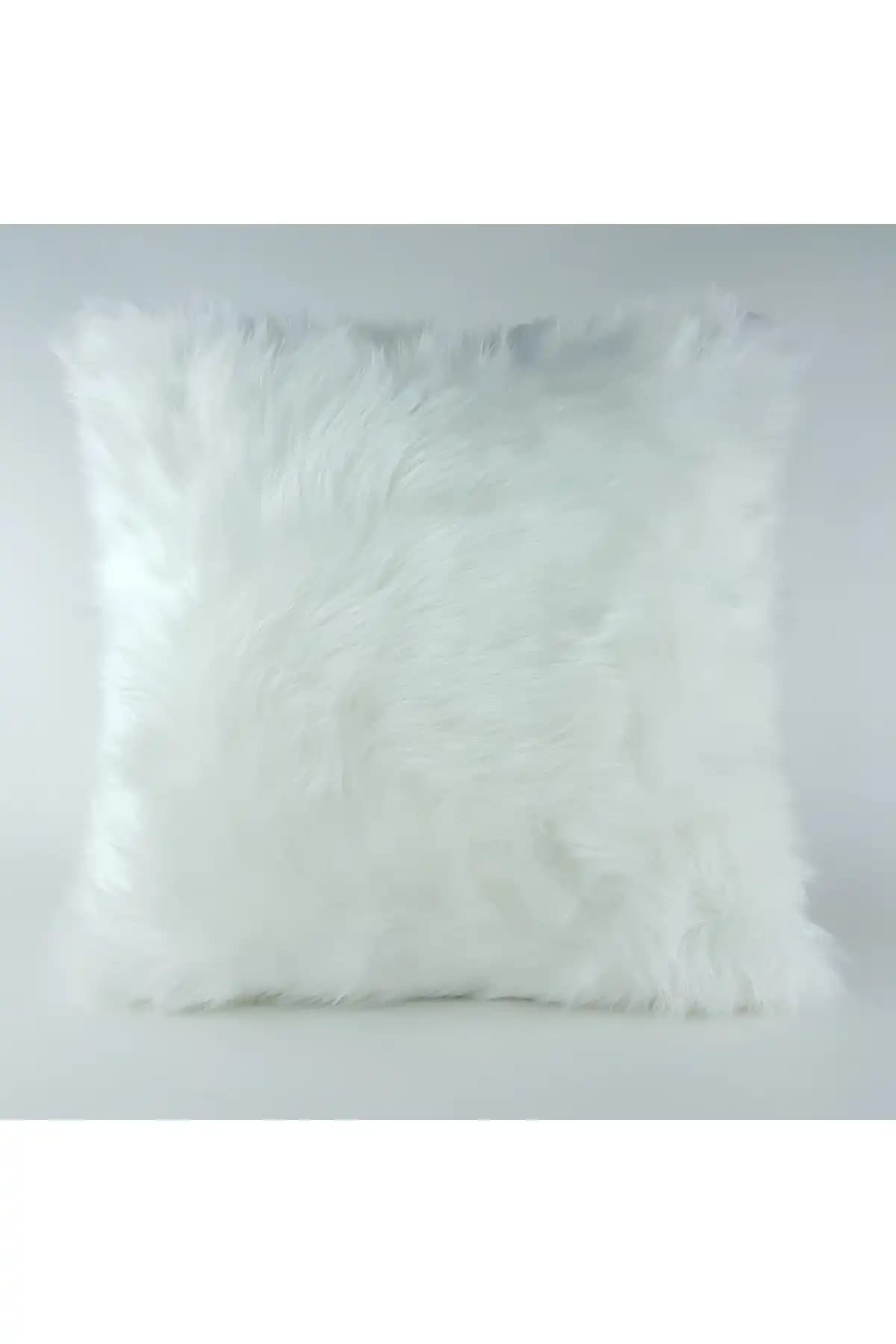 Peluş Kırlent ile Dekorasyonda Şıklık ve Konforu Bir Araya Getirin