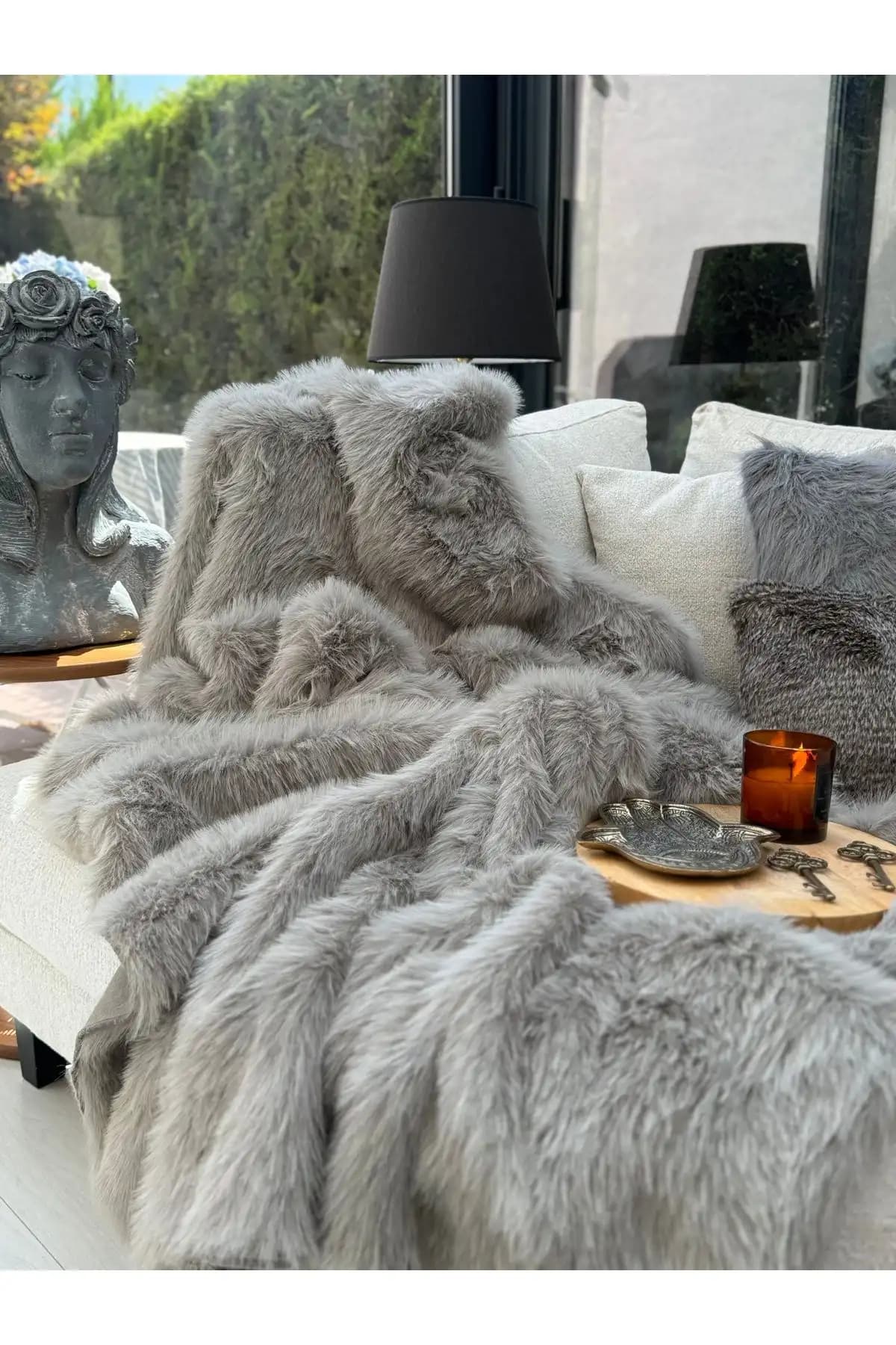 Peluş Örtülerle Dekorasyonda Sıcaklık ve Şıklık Yaratmanın Yolları