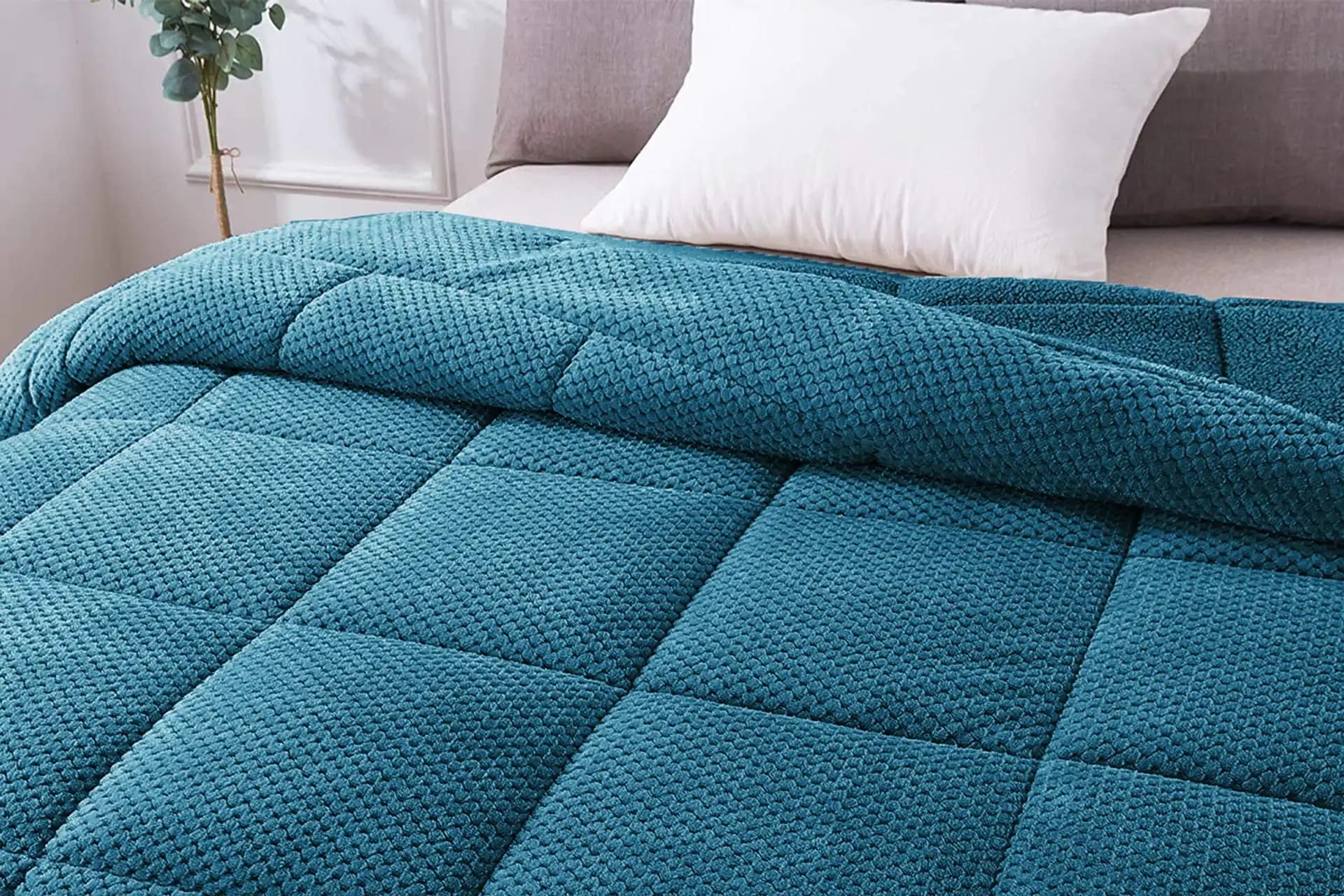 Peluş Yorgan ile Dekorasyonda Sıcaklık ve Şıklık Yaratmanın Pratik Yolları