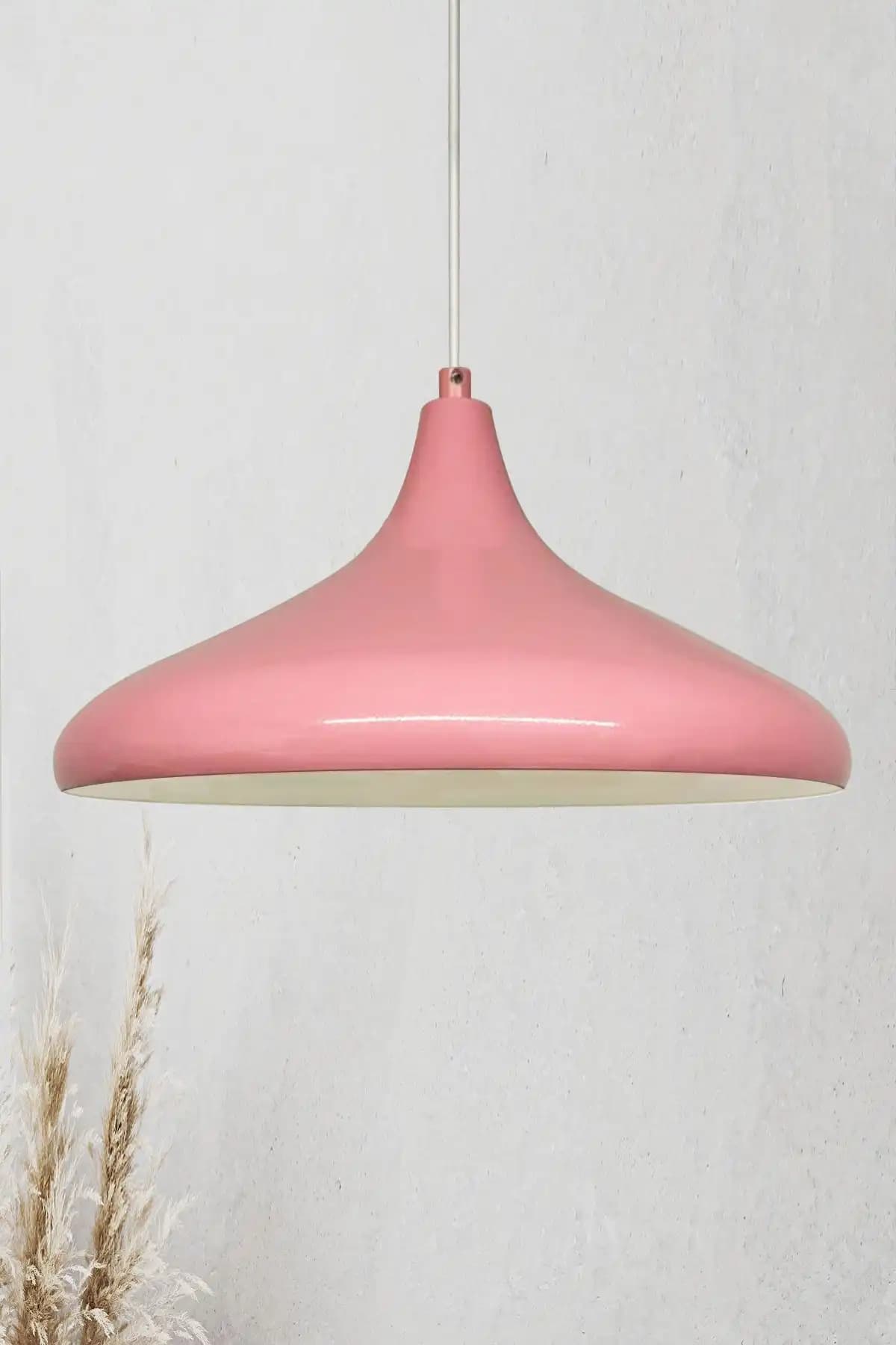Pembe Avize ile Dekorasyonda Zarafet ve Şıklık Yaratmanın Yolları