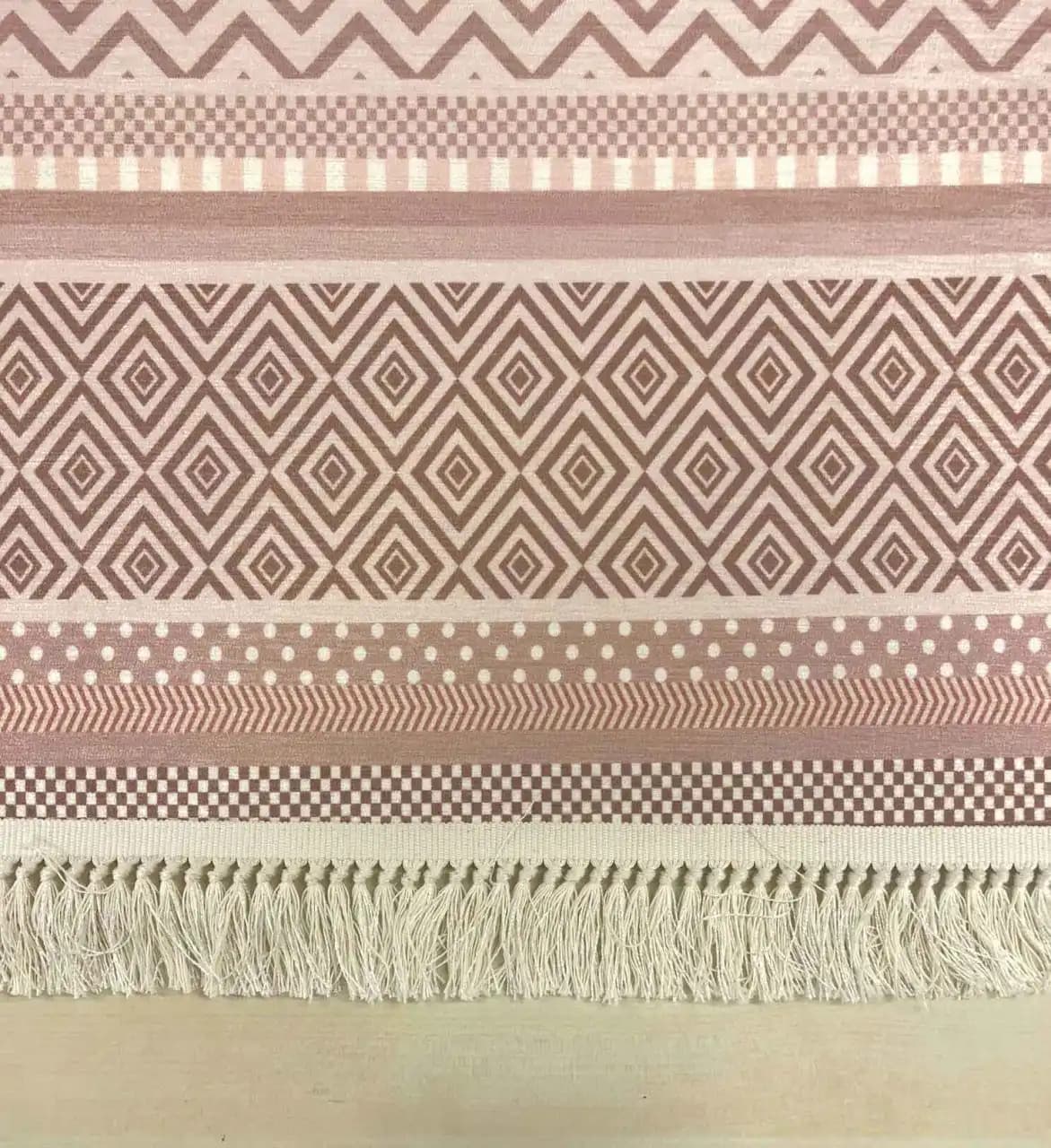 Pembe Kilim ile Evinize Sıcaklık ve Estetik Katmanın Yolları