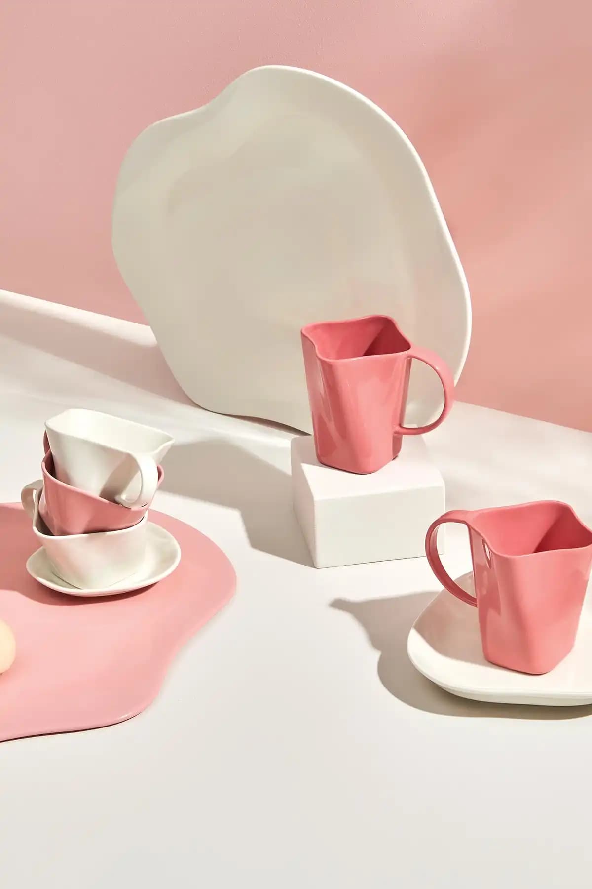 Pembe Porselen Çay Setleri ile Dekorasyonunuzu Şık ve Sıcak Hale Getirin