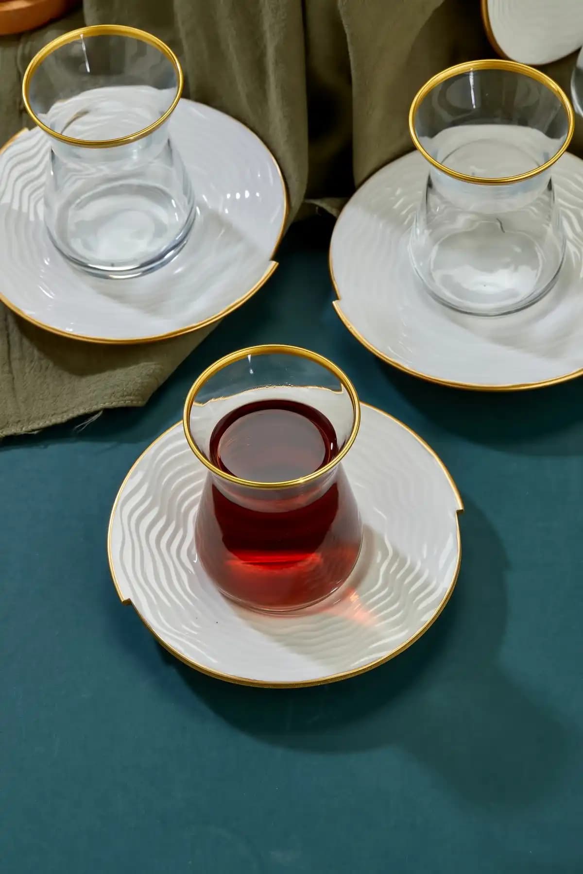 Porselen Çay Bardağı ile Dekorasyonun Zarif Dünyası ve Trendleri