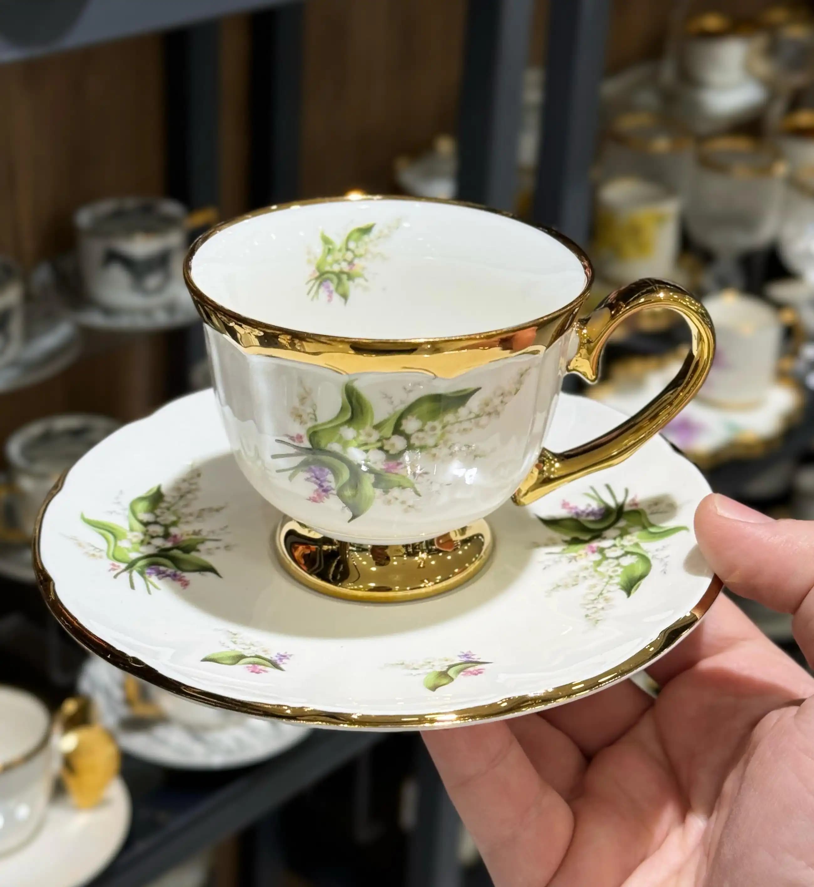 Porselen Çay Fincanlarıyla Dekorasyonda Zarafet ve Şıklık Yaratın