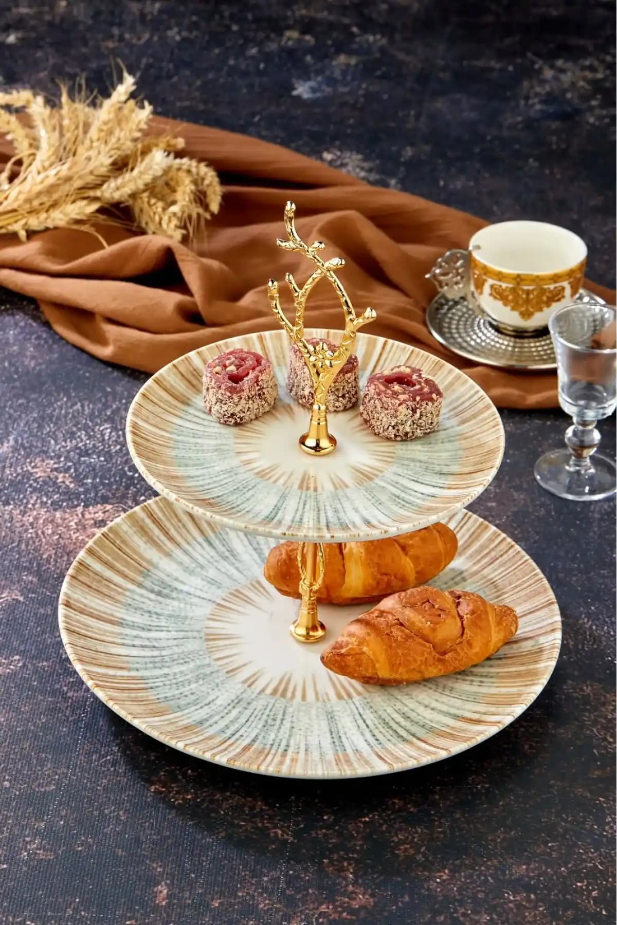 Porselen İki Katlı Kurabiyelik ile Şık ve Fonksiyonel Dekorasyon Çözümleri