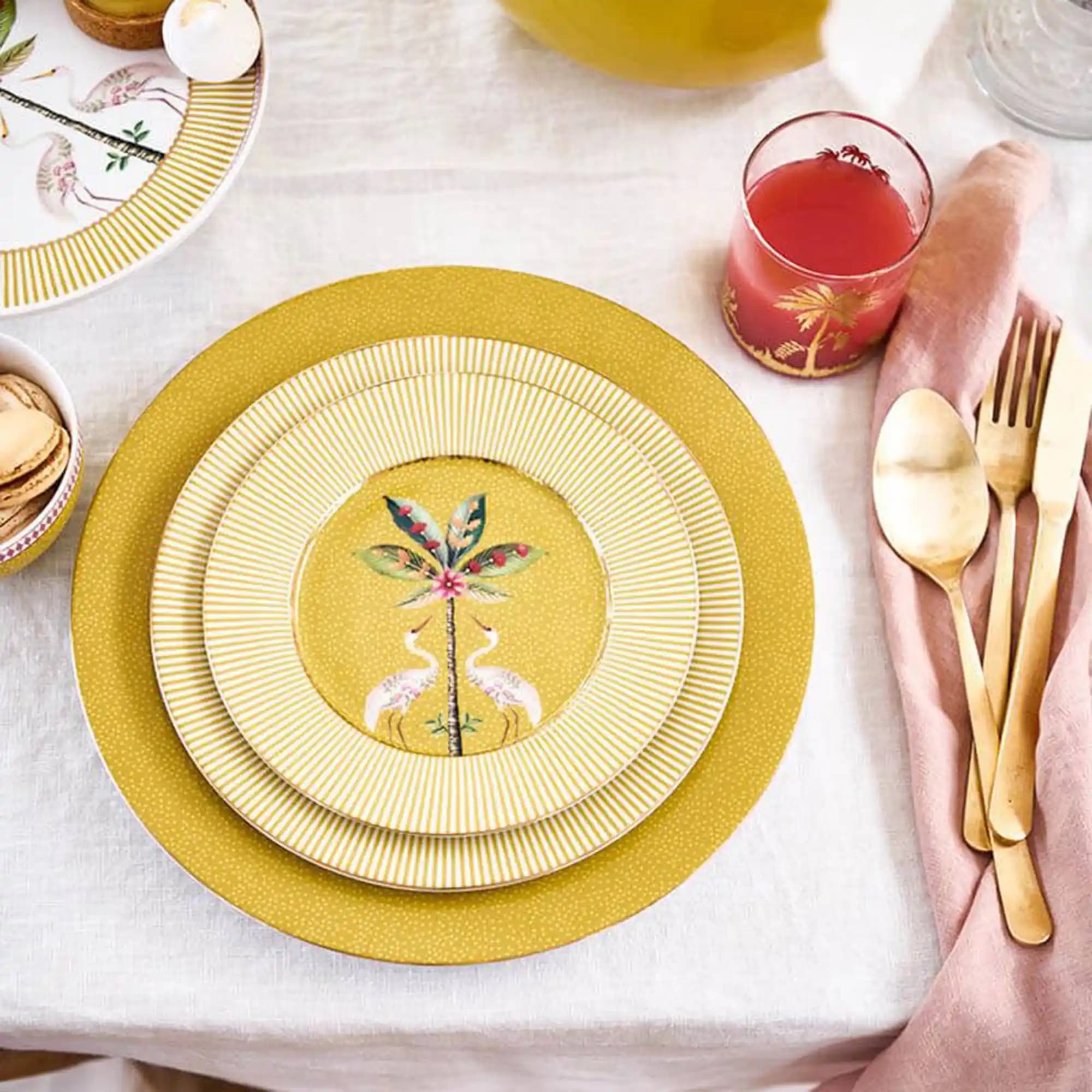 Porselen Kahvaltı Tabaklarıyla Şık ve Estetik Sofra Dekorasyonu Rehberi