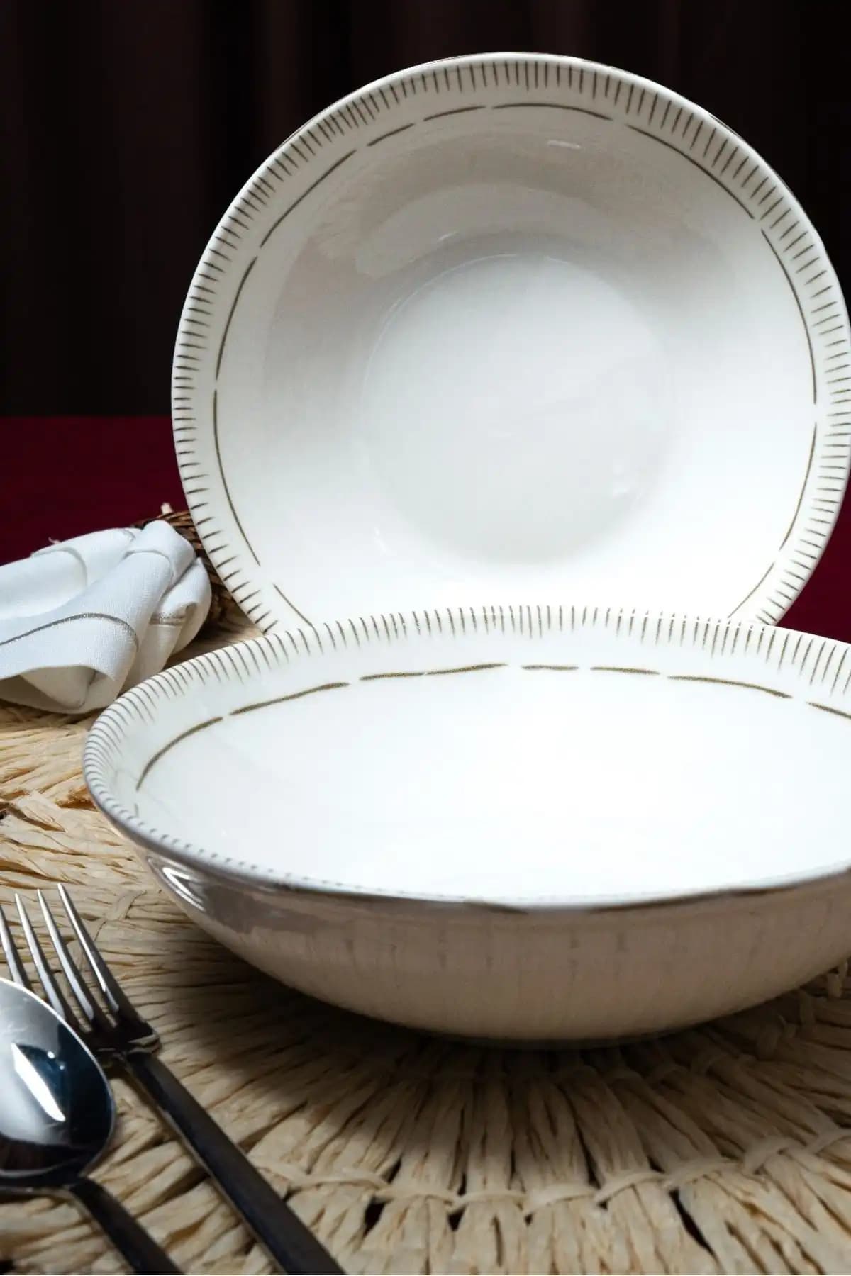 Porselen Salata Tabağı Seçenekleri ve Dekorasyonda Kullanım İpuçları