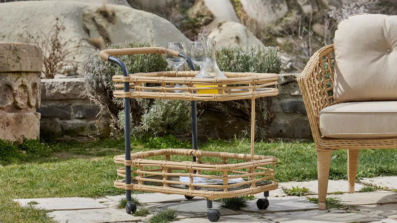 Rattan Servis Arabasıyla Dekorasyonda Doğal ve Şık Dokunuşlar