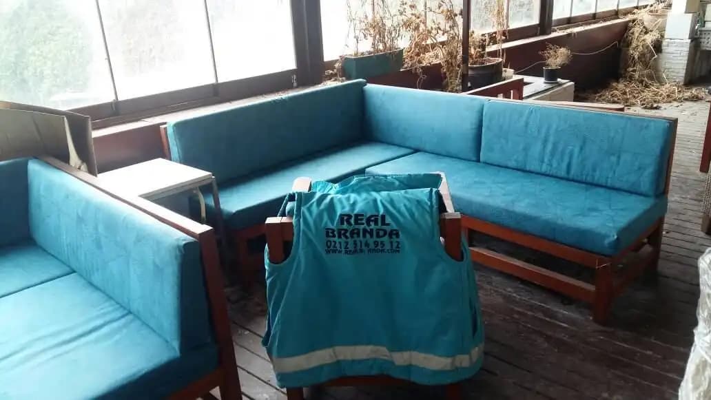 Renkli Minderler ile Ev Dekorasyonunda Canlılık ve Şıklık Yaratma Rehberi