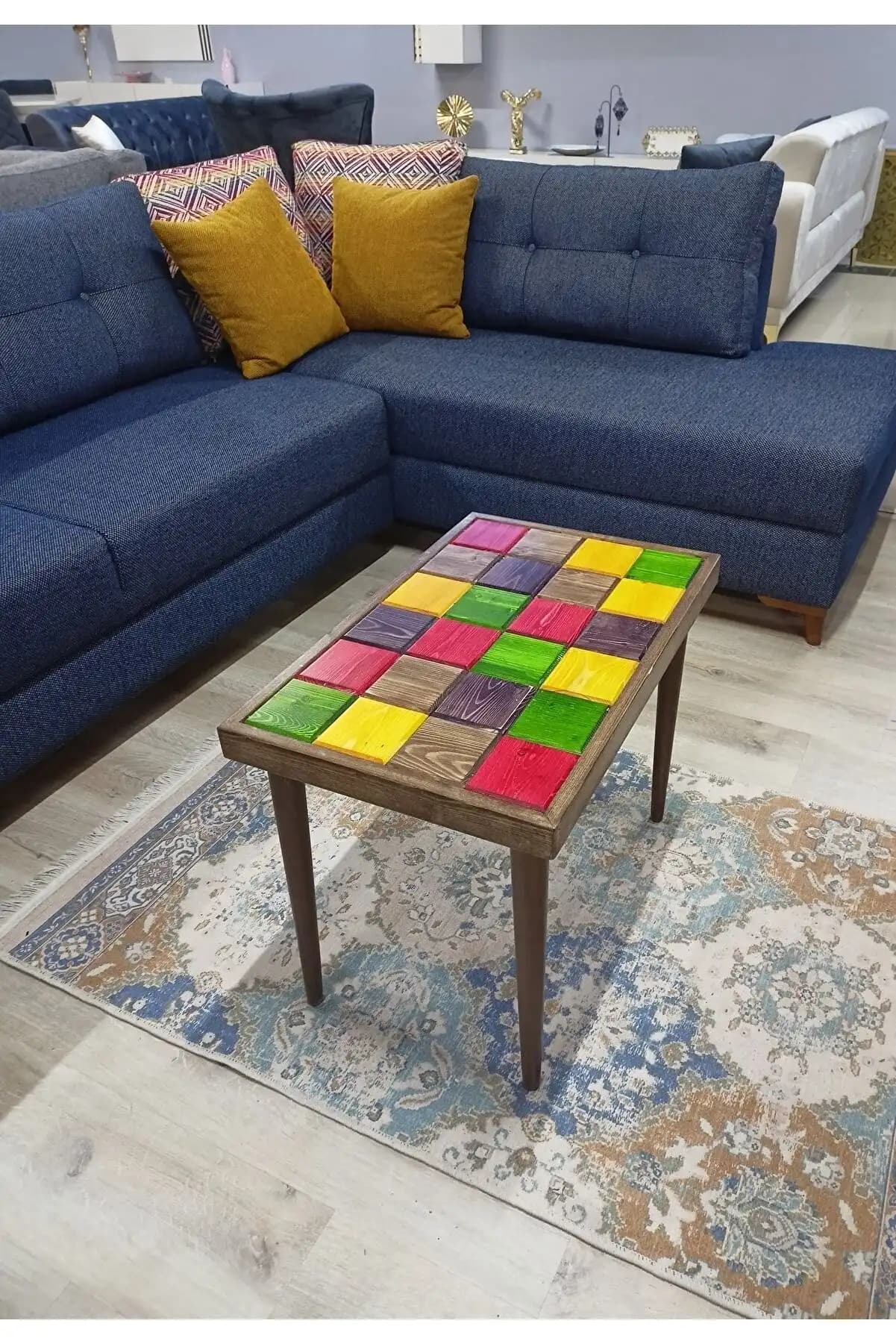Renkli Orta Sehpa ile Dekorasyonunuza Canlılık Katmanın Yolları ve Stil İpuçları