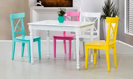 Renkli Yemek Masası Dekorasyonu ile Sofralarınıza Canlılık Katın