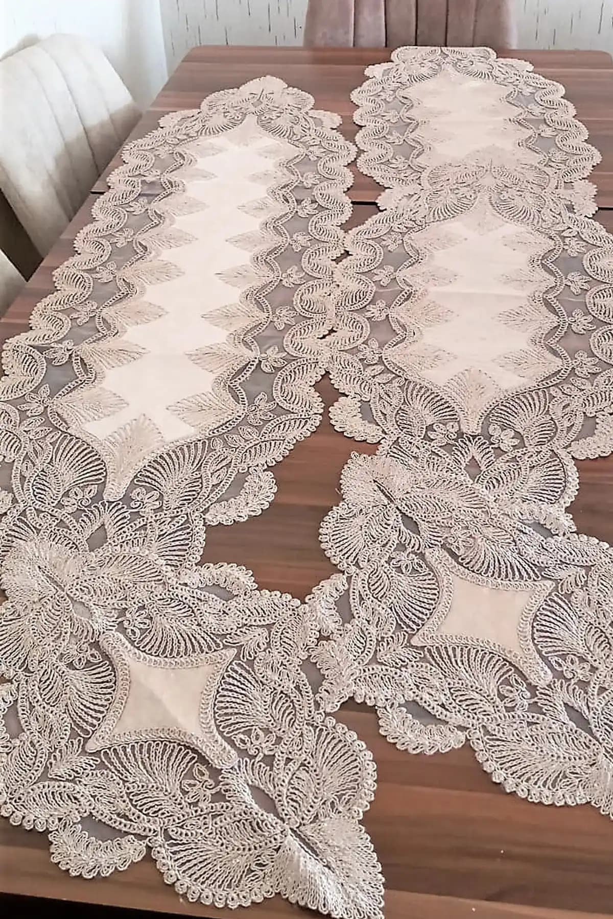 Salon Dekorasyonuna Uygun Şık ve İşlevsel Masa Örtüsü Takımı Seçimi Rehberi
