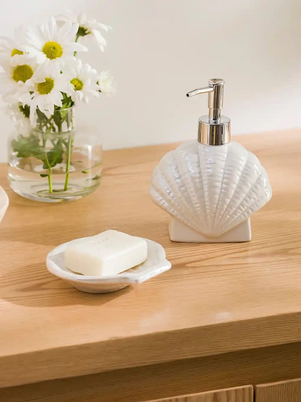 Seramik Sabunluklar ile Banyo Dekorasyonunda Şıklık ve Fonksiyonellik