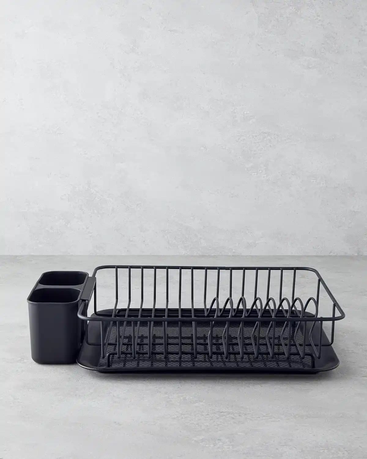 Siyah Metal Bulaşıklıklar ile Modern ve Şık Mutfak Dekorasyonu Nasıl Yapılır