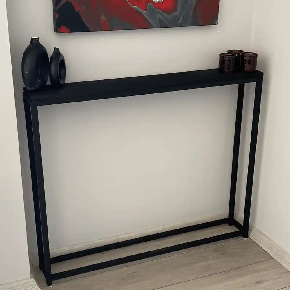 Siyah Metal Dresuar ile Modern ve Şık Dekorasyon Çözümleri