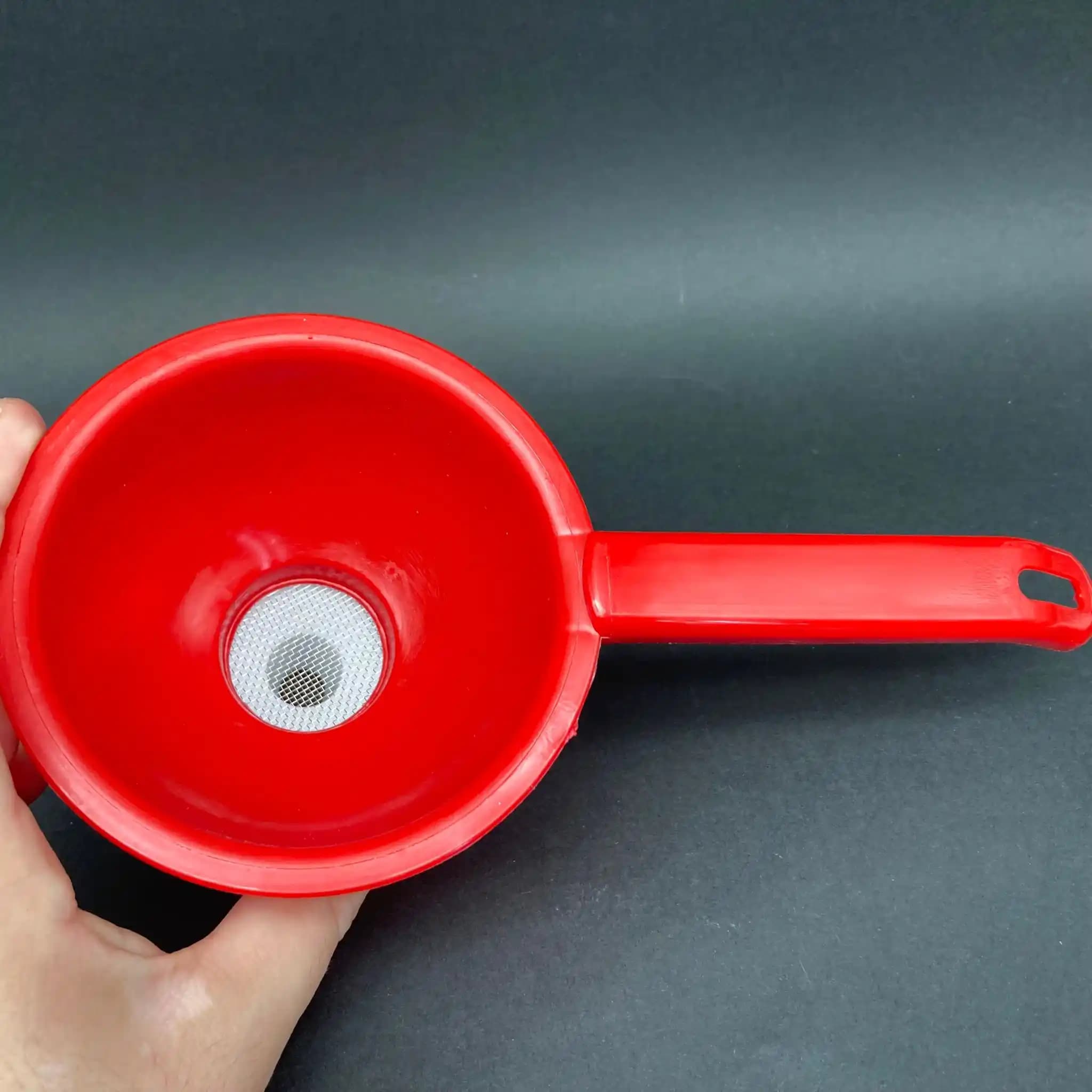 Süzgeçli Huni Dekorasyonda Şık ve Fonksiyonel Çözümler Sunar