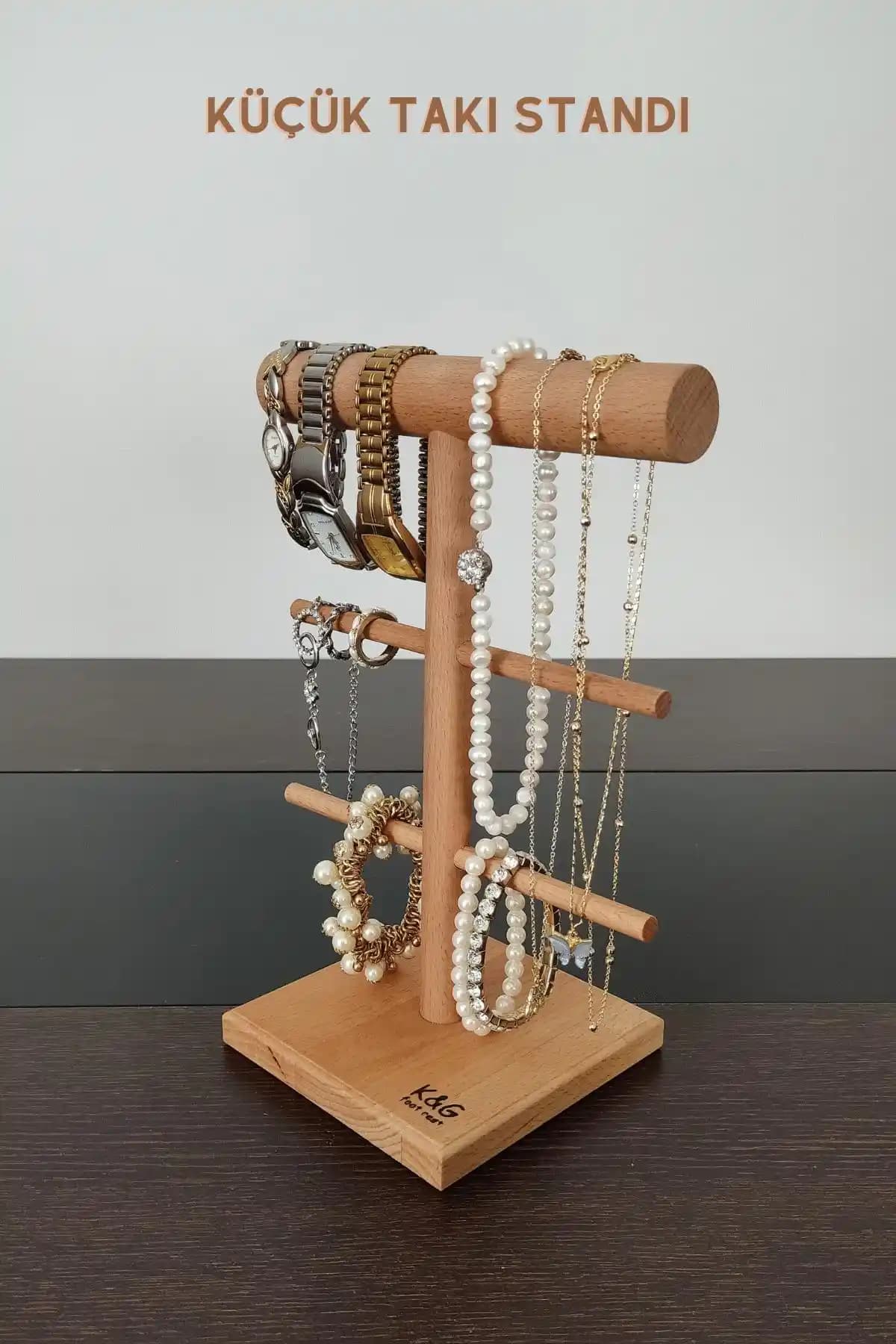 Takı Standları ile Dekorasyonda Şıklık ve Düzen: Estetik ve Fonksiyonellik Bir Arada