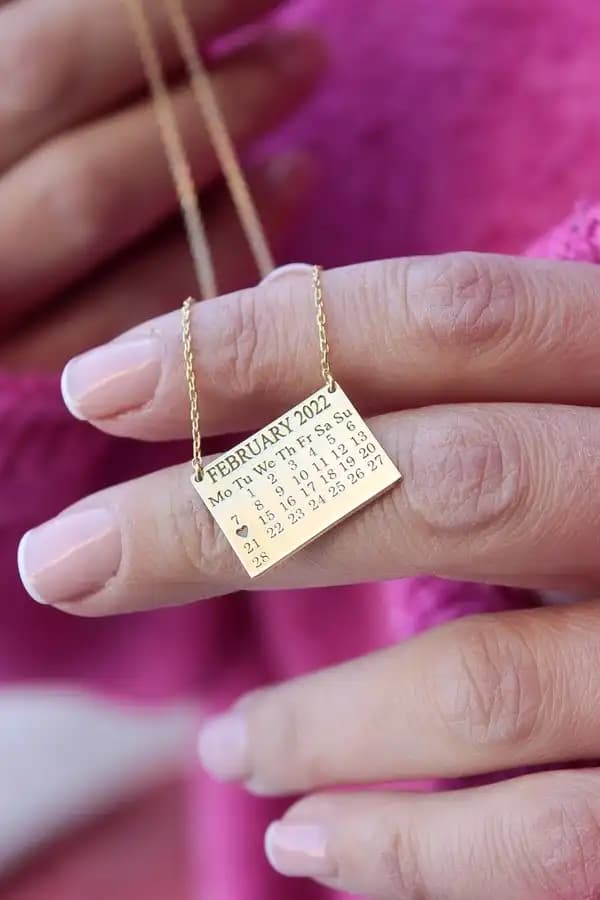 Takvim Kolye Nedir ve Dekorasyonda Kullanım Avantajları