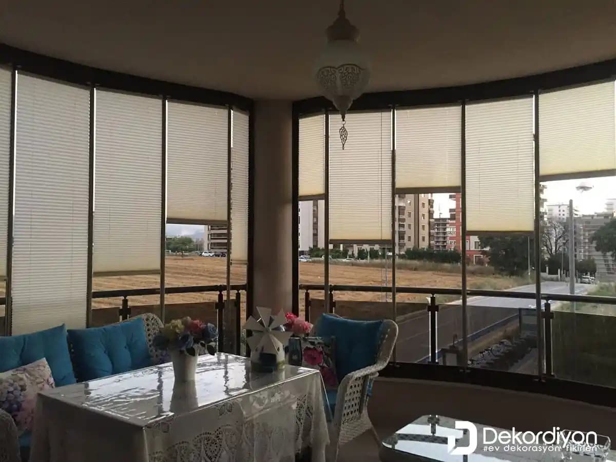 2025'te Tek Cam Perdelerle Dekorasyonunuzda Ferahlık ve Şıklık Yaratın