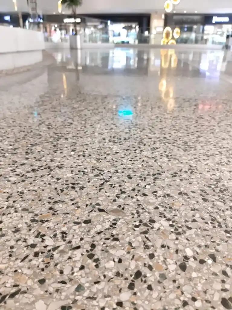 Terrazzo Zemin Kaplama: Estetik ve Dayanıklılığı Bir Arada Sunan Modern Tasarım Seçeneği