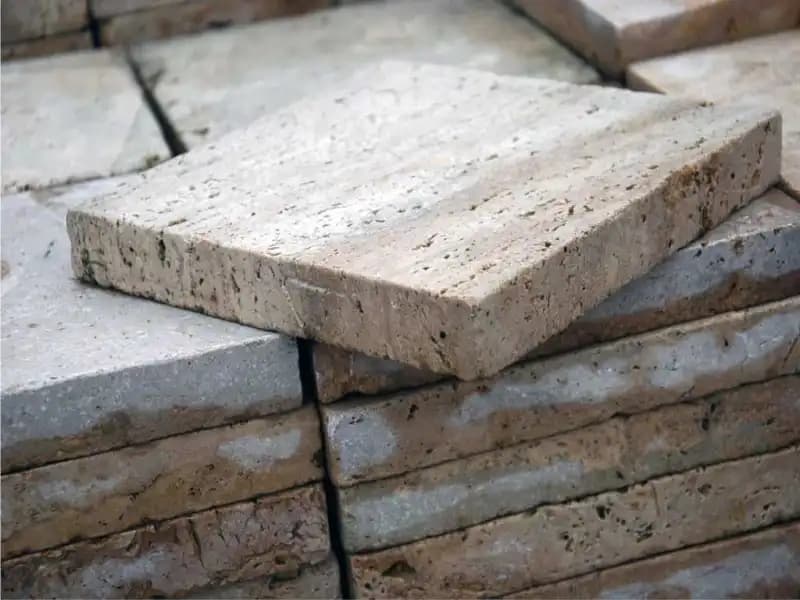 Traverten Taşı: Doğal Şıklık ve Dayanıklılık Sunan Dekoratif Malzeme