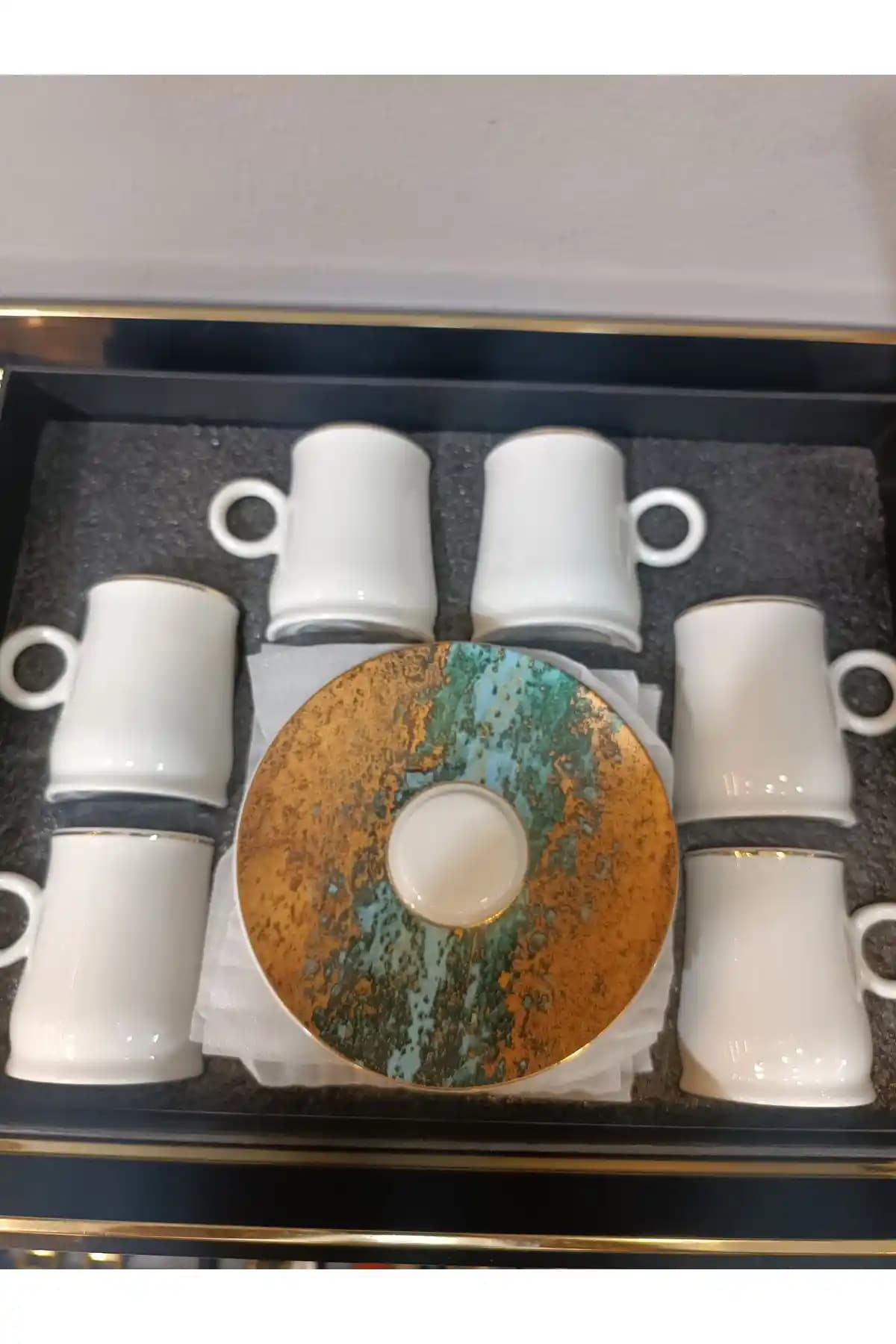 Uzun Kahve Fincanları ile Dekorasyonda Şıklık ve Fonksiyonellik Artırma Yöntemleri