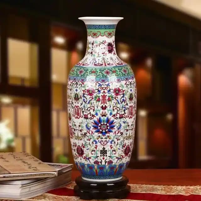 Vazo Çeşitleri ve Dekorasyonda Kullanım İpuçları ile Mekânlarınızı Zenginleştirin