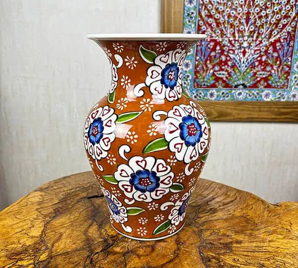 Vazo Tasarım Trendleri ve Dekorasyonda Şıklık ile Fonksiyonelliğin Buluşması