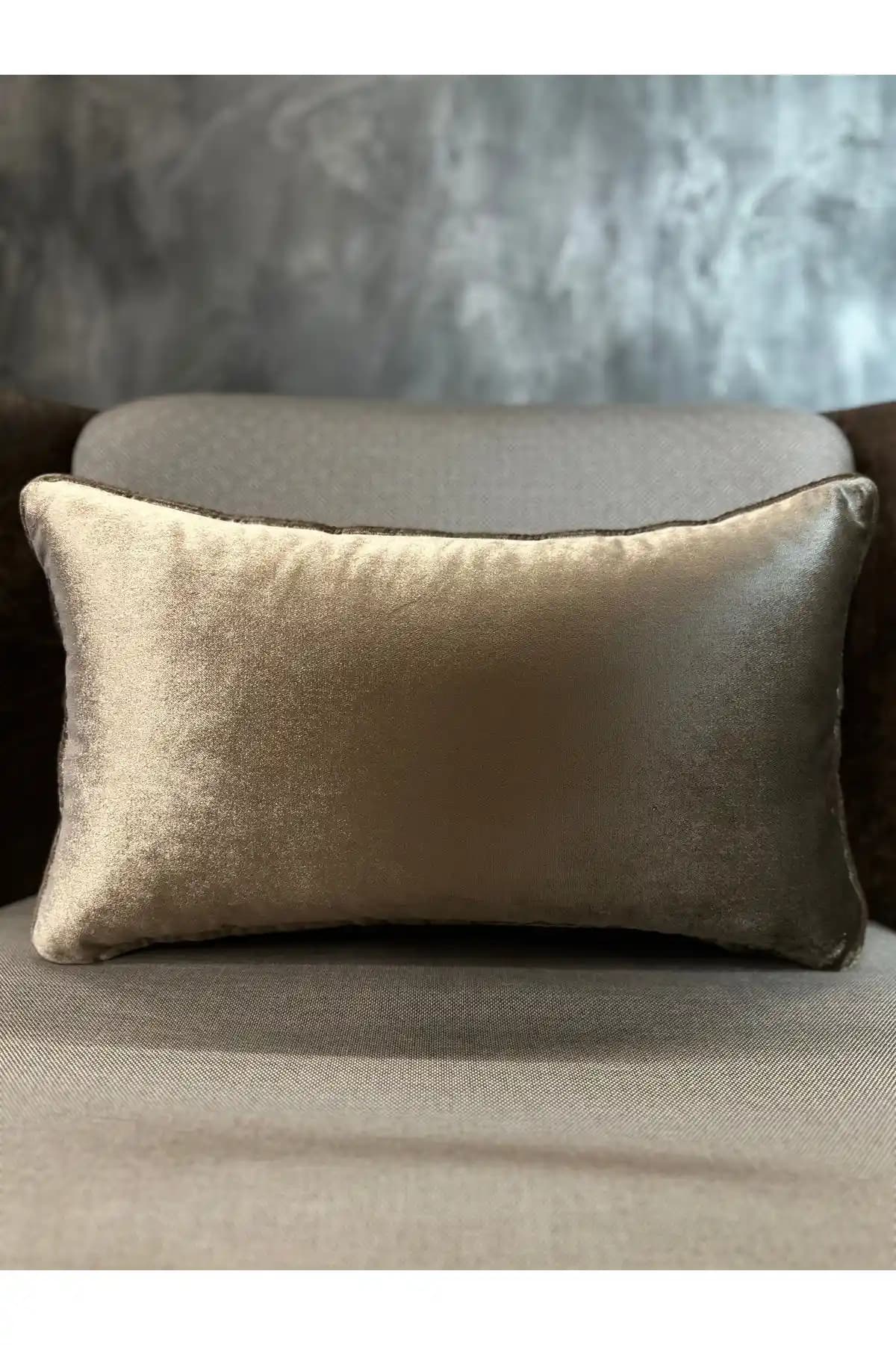 Vizon Renkli Kırlent Kılıfı ile Evinize Şıklık ve Doğallık Katın