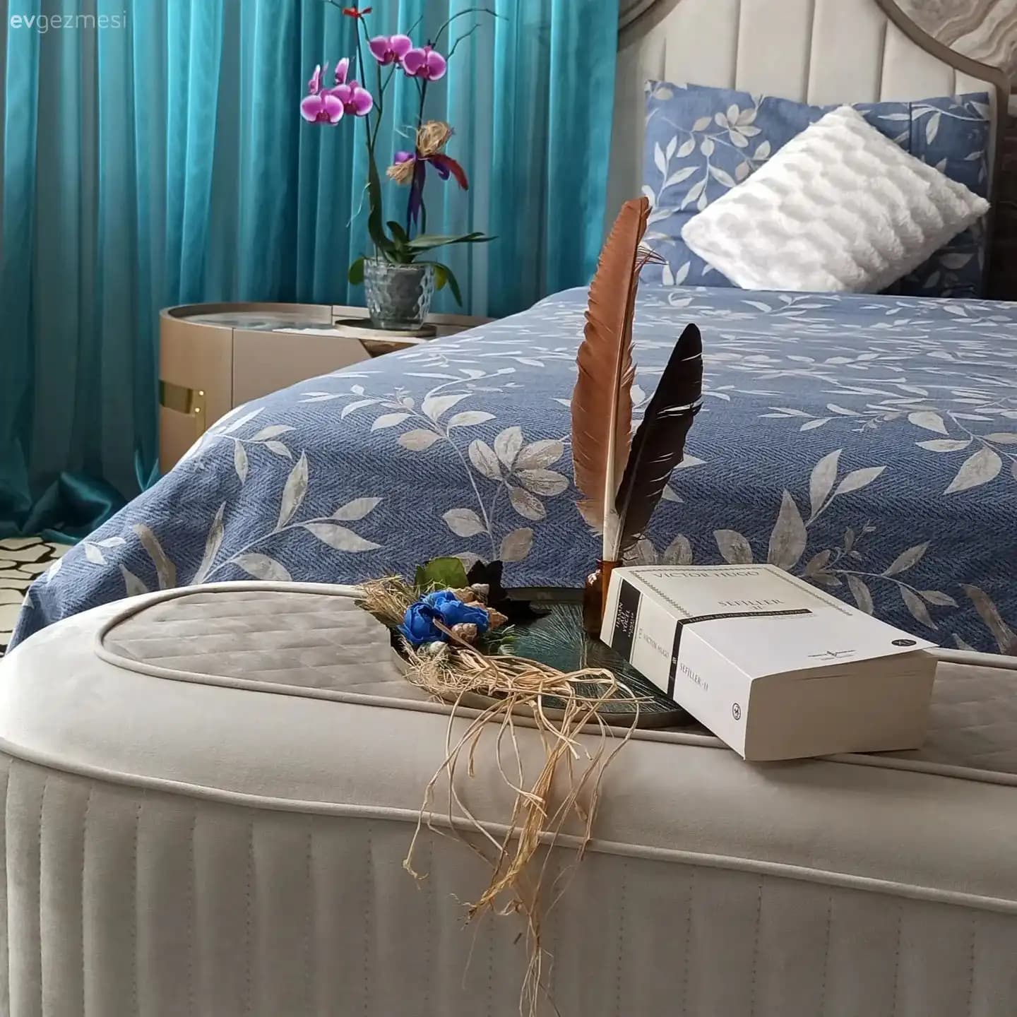 Yatak Odalarınızı Şıklık ve Ferahlık Katacak Mavi Yatak Başlığı Seçenekleri