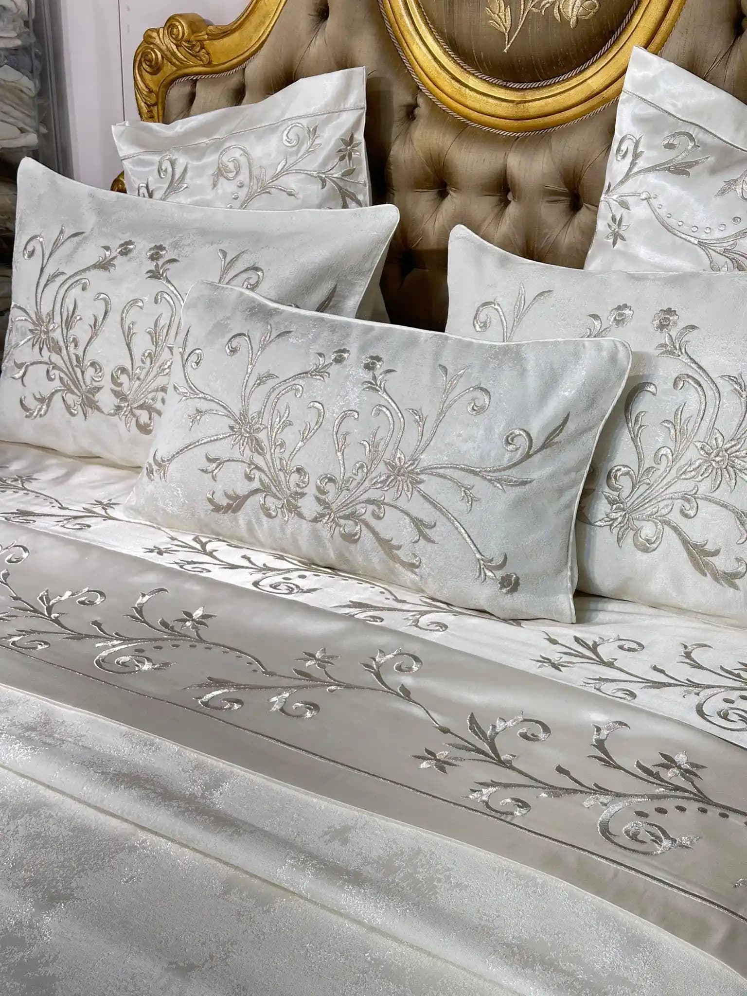 Yatak Odası Dekorasyonunda Saten Pike Takımlarının Estetik ve Konfor Katkısı