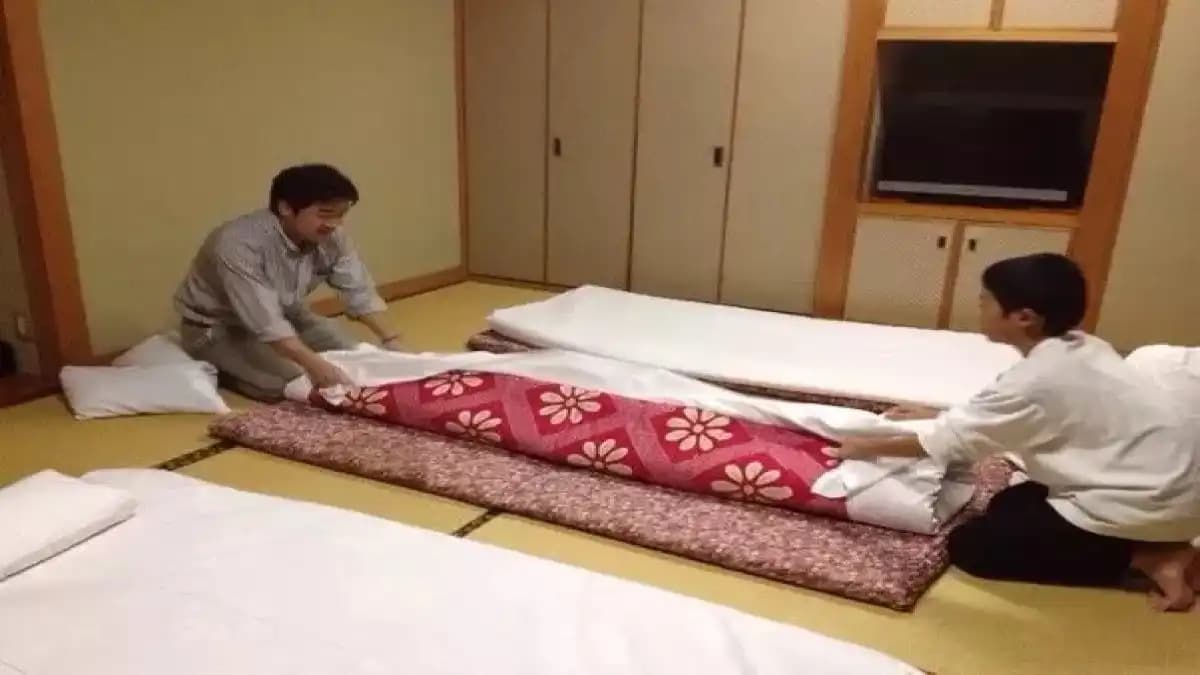 Yatak odası dekorasyonunda yer yatağı kullanımı ve modern tasarım trendleri