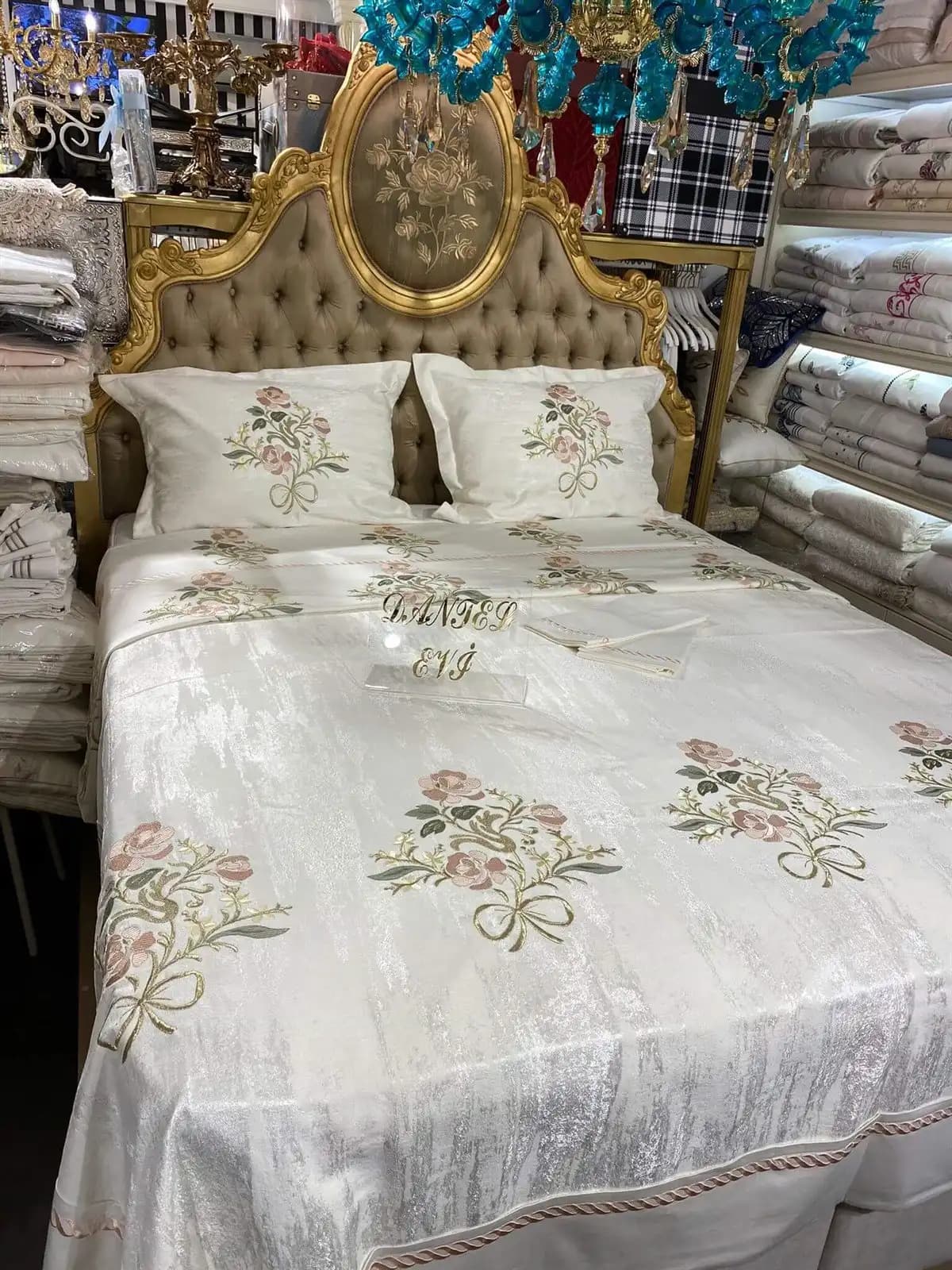 Yatak Örtüsü Seçenekleri ve Doğa Temalı Dekorasyon Trendleri