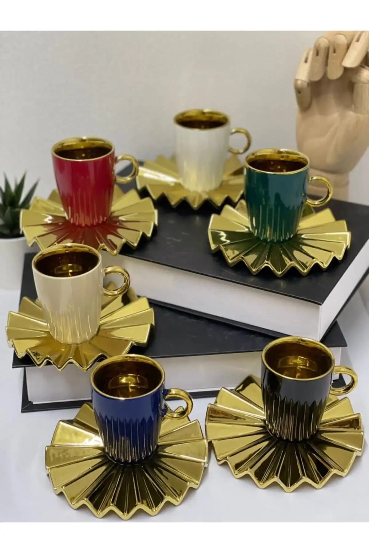 Yelpaze Fincan Takımları ile Dekorasyonda Zarafet ve İşlevsellik Artırma