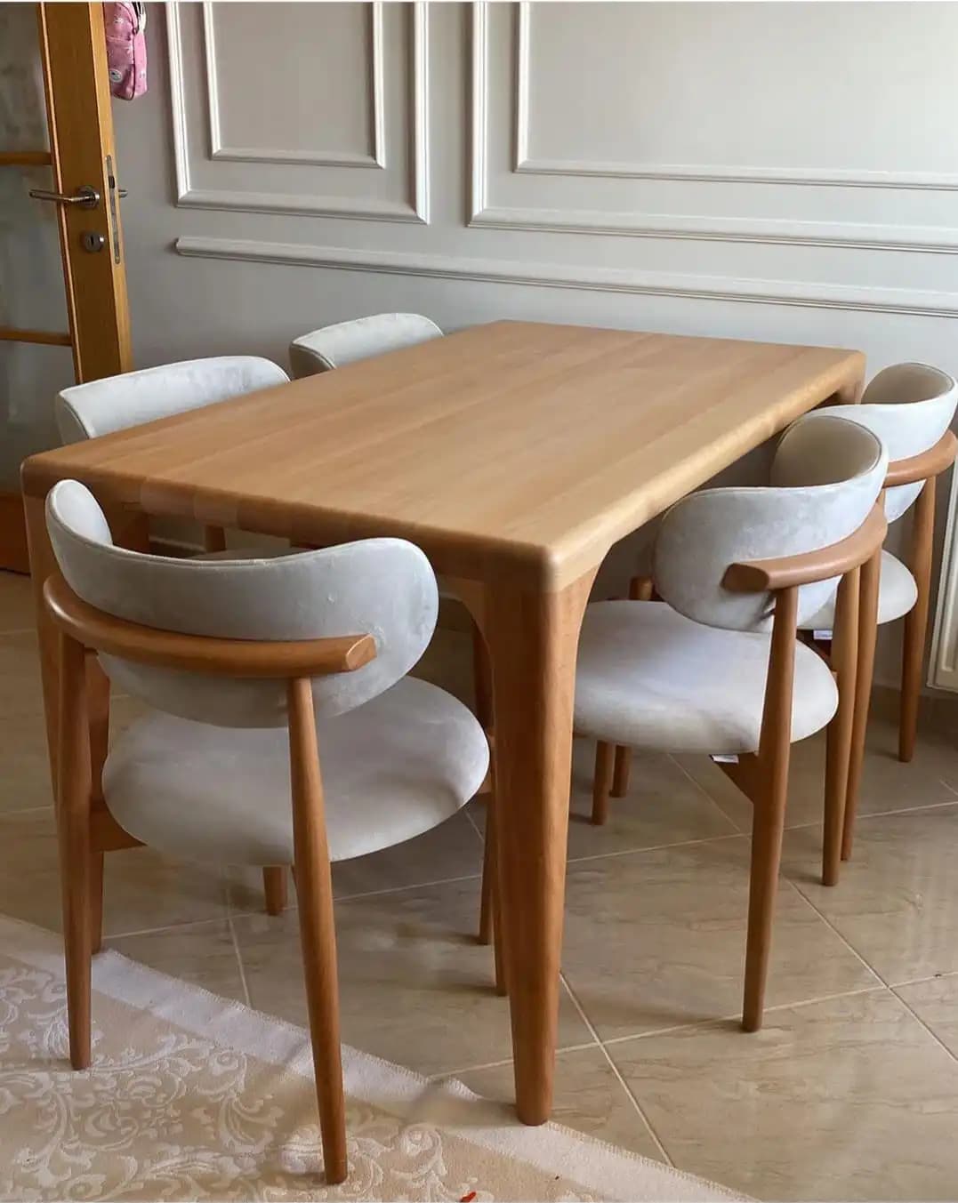 Yemek Odası Dekorasyonunda Sandalye ve Masa Seçenekleri ve Trendler