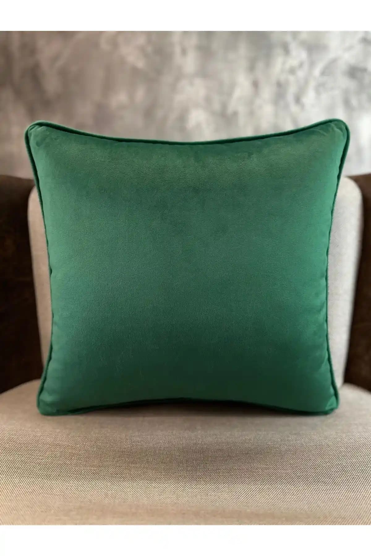 2025'te Zümrüt Yeşili Kırlentlerle Evinizde Şıklığın 5 Sırrı