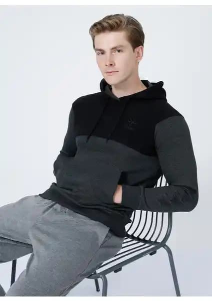 Hummel Fred Erkek Sweatshirt: Şıklık ve Konfor Sunan Modern Spor Giysi Seçeneği