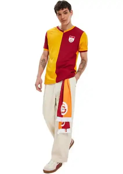 Galatasaray Erkek Metin Oktay T-Shirt E88098 Kulüp Sevgisini Günlük Giyime Yansıtan Tasarım