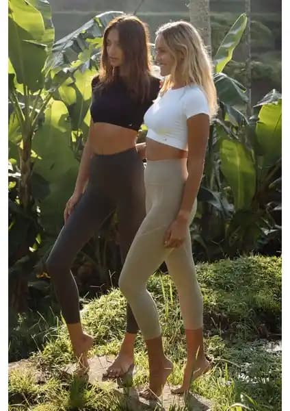 Jerf Pine Yüksek Bel ve Toparlayıcı Tayt Haki: Şıklık ve Konforu Bir Arada Sunar