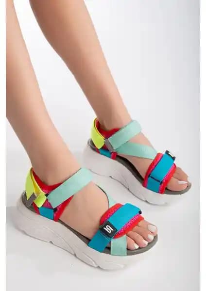 Kadınlar İçin Günlük Kullanıma Uygun Spor Sandaletleri Çeşitleri ve Özellikleri